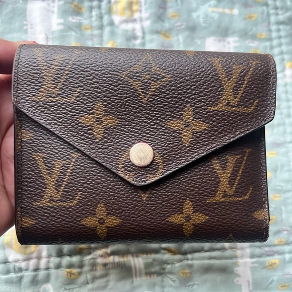 Louis Vuitton Victorine Wallet (PRICE FIRM) - Picture 1 of 12